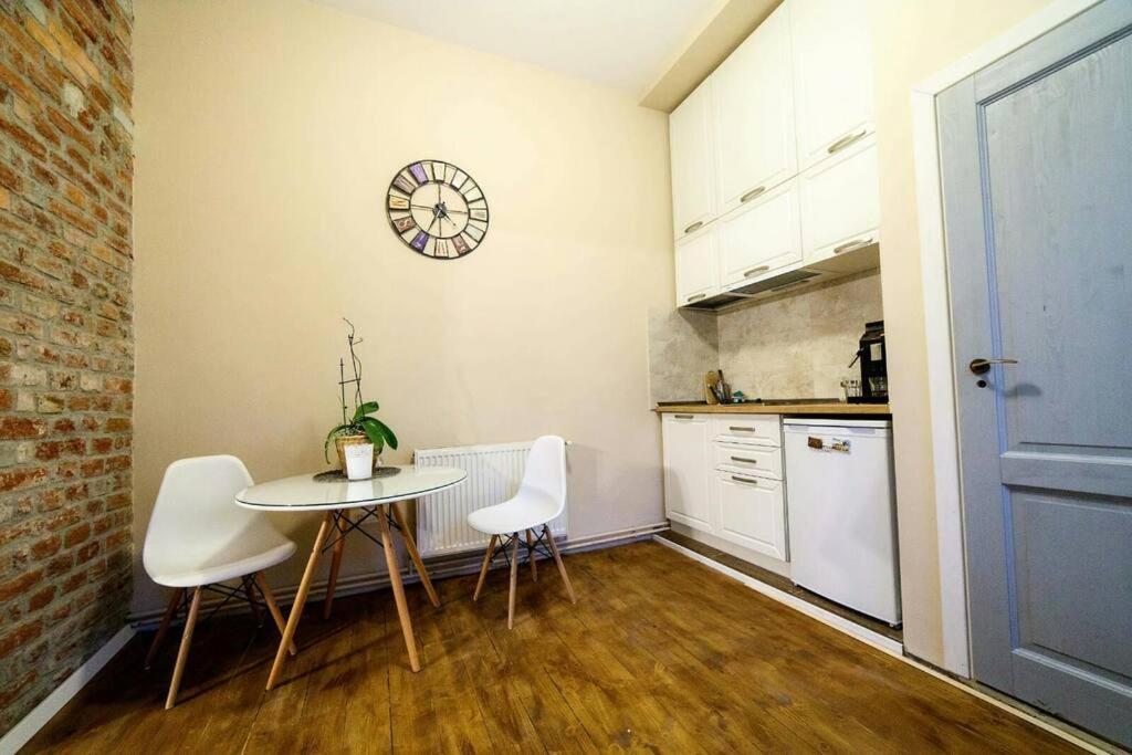 Charming Apartment In Historical City Center Timisoara Exterior foto